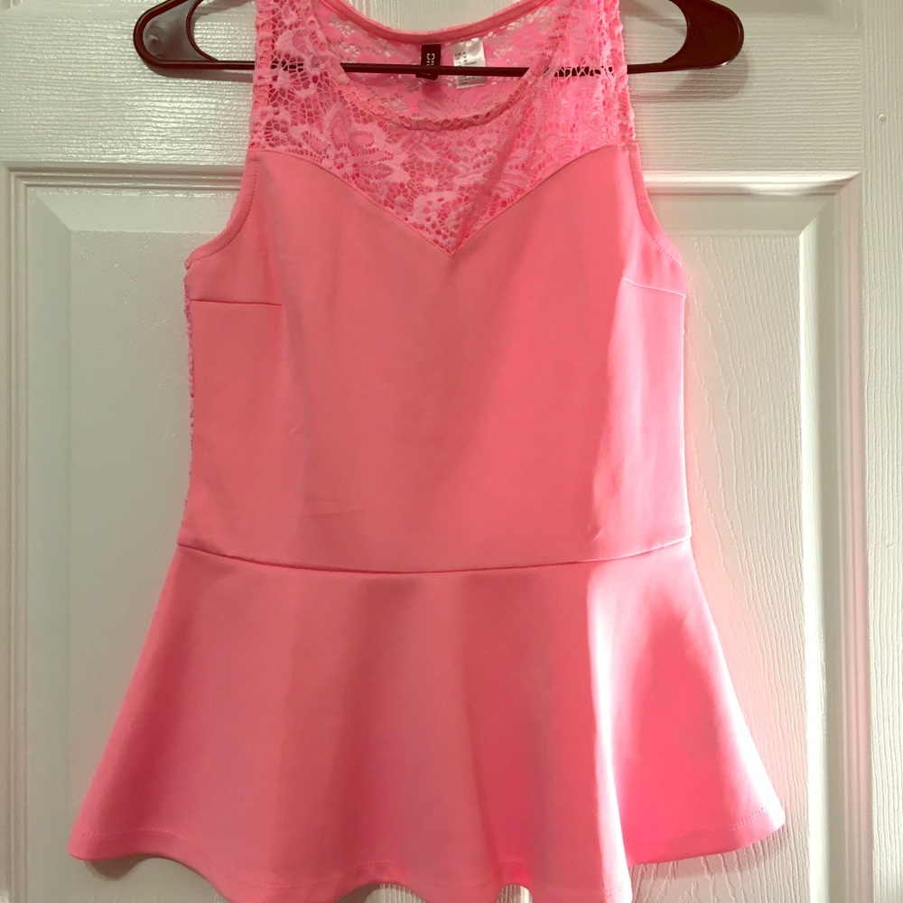 Baby pink tank with lace